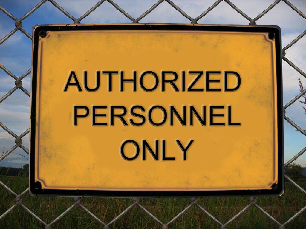 sign, fence, wire mesh fence, note, memory, warning, a notice, announcement, authorized, staff, empowered, competent, responsible, with good reason, justified, warning, warning, warning, warning, warning, announcement, authorized, staff, staff